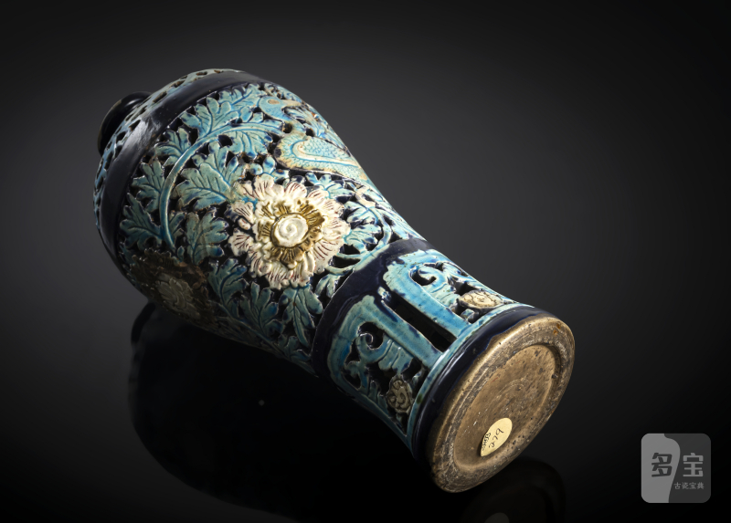 A rare pierced 'Fahua' meiping - 图4